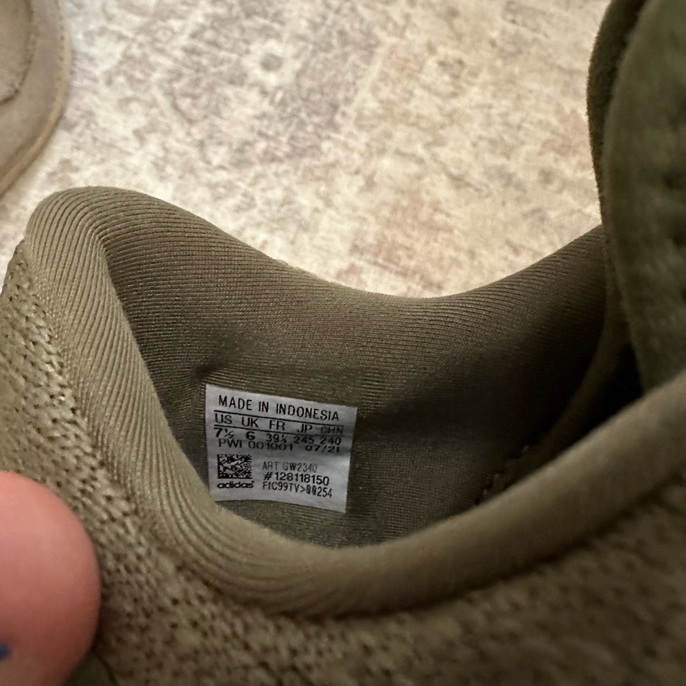 Adidas shoes - Picture 2 of 3